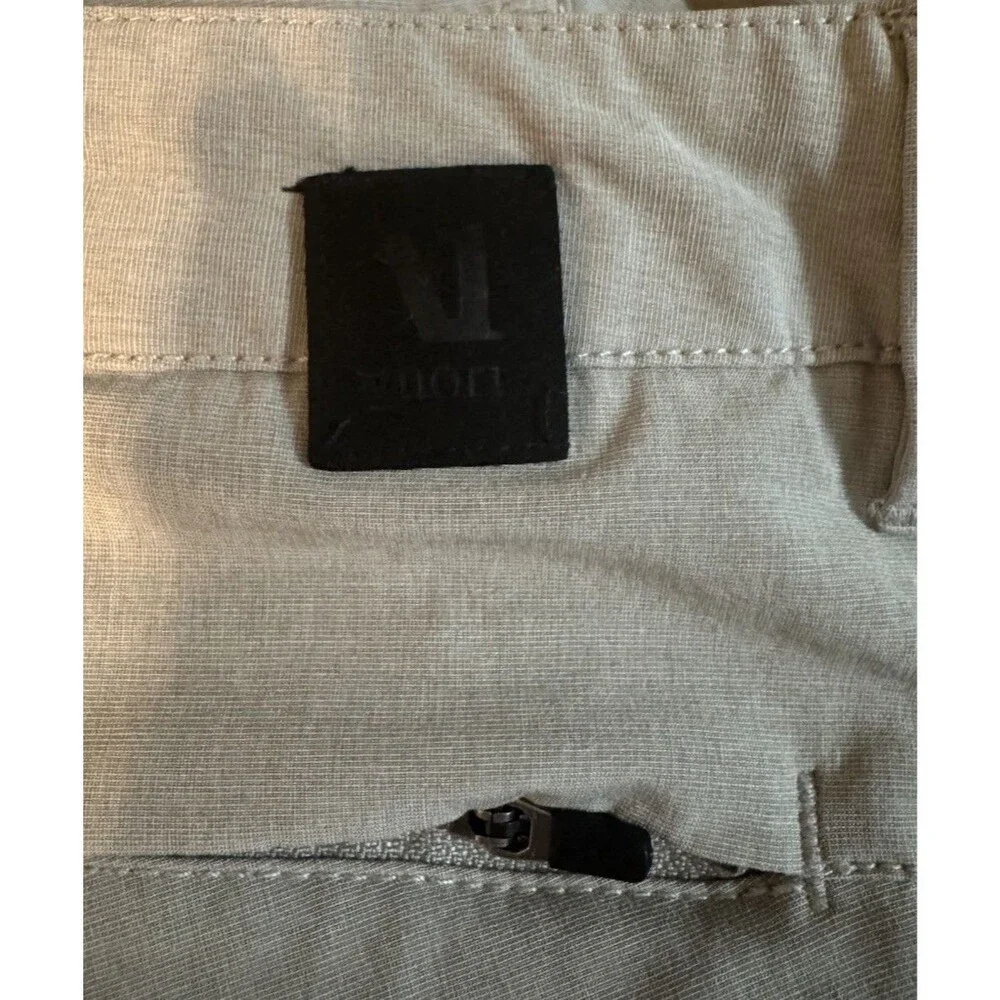 Vuori Fleet Shorts Men Beige Chino Pockets Flat Front Outdoor Size 34
